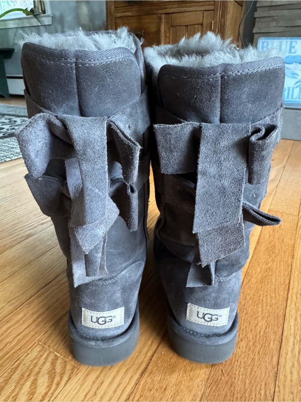 UGG bow boots - Picture 3 of 5
